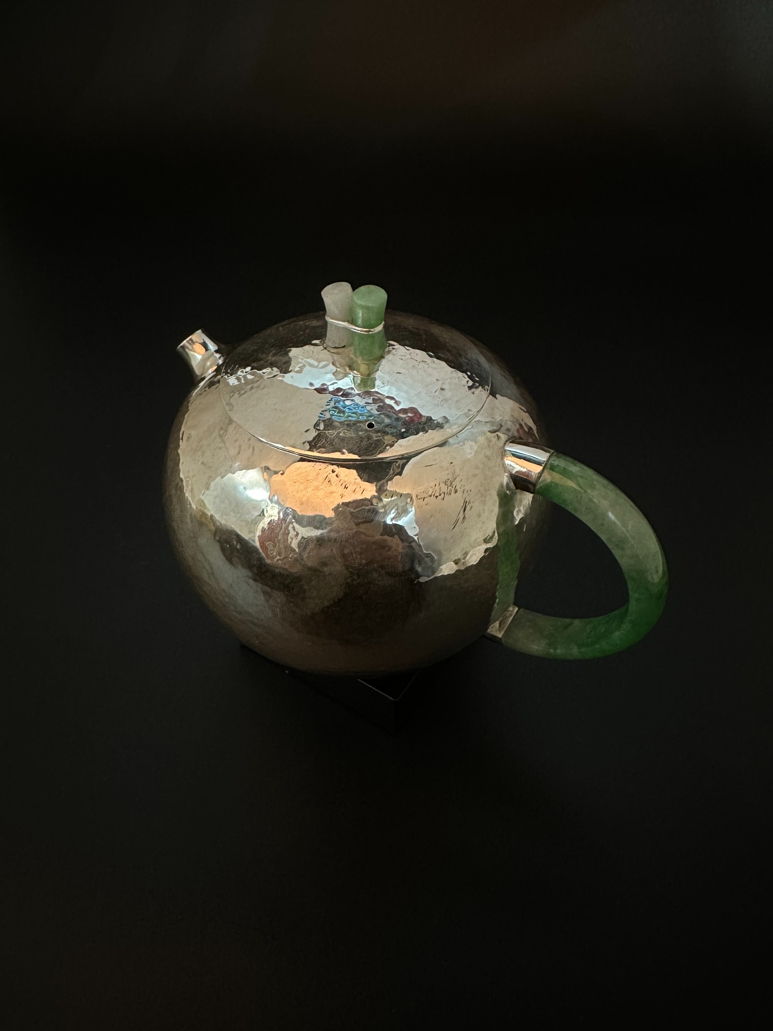 Hammered silver teapot with jade handle